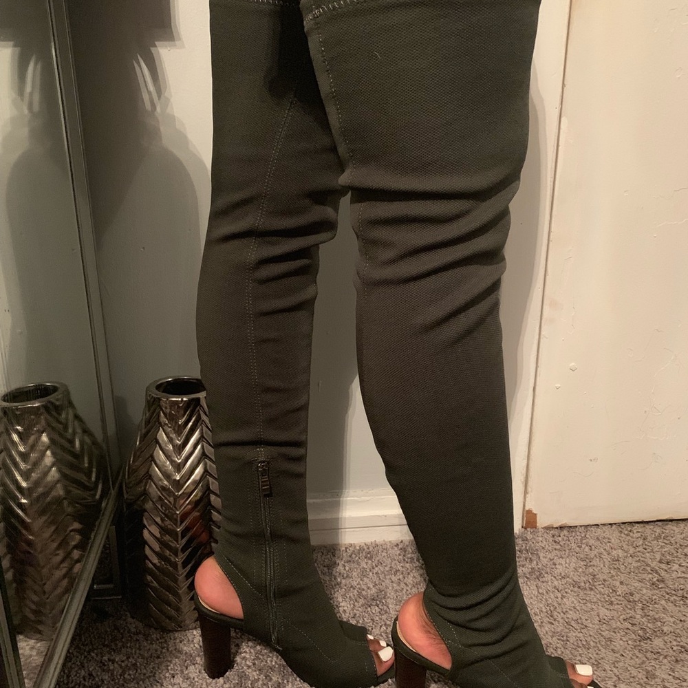 Green boots - Picture 3 of 4